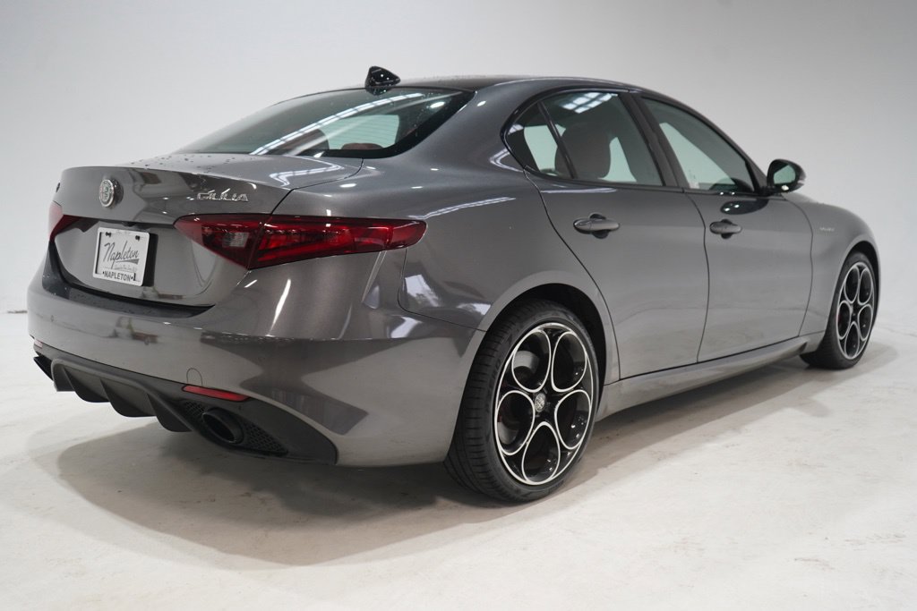 Used 2023 Alfa Romeo Giulia Veloce AWD/4WD image 7