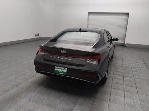 Used 2025 Hyundai Elantra SE FWD image 7