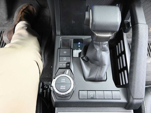 Used 2025 Toyota 4Runner Limited AWD/4WD image 21