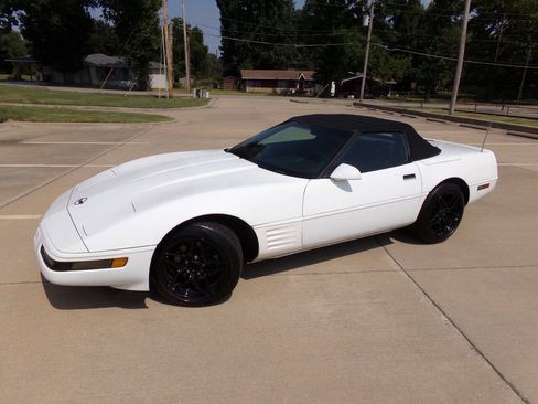 Used 1992 Chevrolet Corvette Convertible RWD image 5
