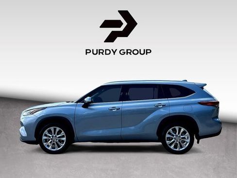 Used 2023 Toyota Highlander Limited FWD image 5