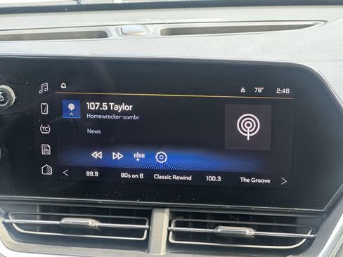 Used 2025 Chevrolet Trax LT w/ LT Convenience Package image 26