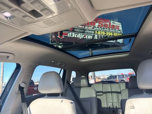 Used 2021 Volkswagen Atlas SE w/ Panoramic Sunroof Package image 23