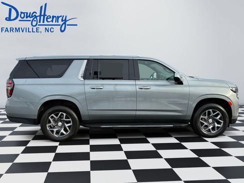 Used 2024 Chevrolet Suburban LT image 6