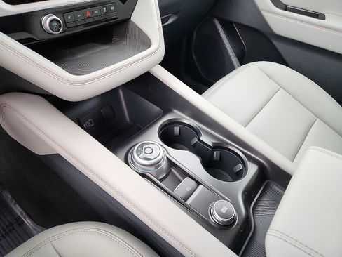 New 2026 Ford Explorer Active w/ Active Comfort Package AWD/4WD image 18