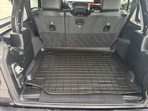 Used 2021 Jeep Wrangler Unlimited Rubicon w/ Cold Weather Group image 33