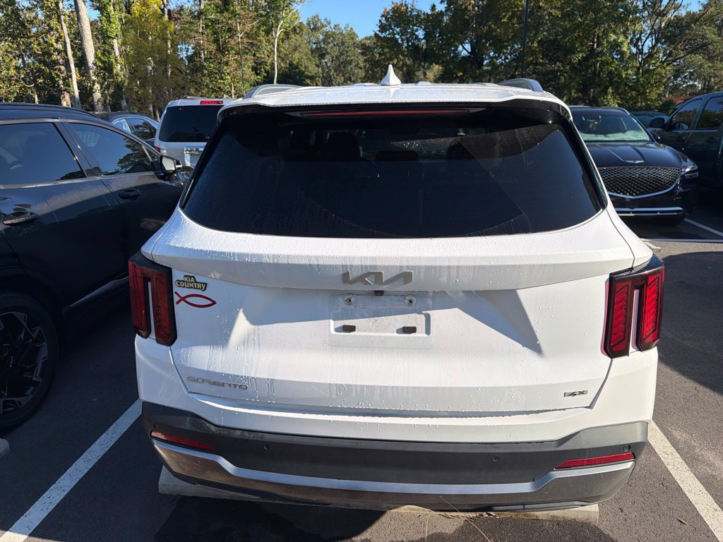 Used 2024 Kia Sorento S AWD/4WD image 6