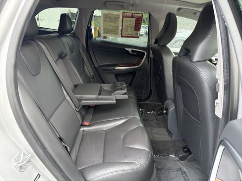 Used 2017 Volvo XC60 T5 Inscription w/ Preferred Option Package FWD image 33