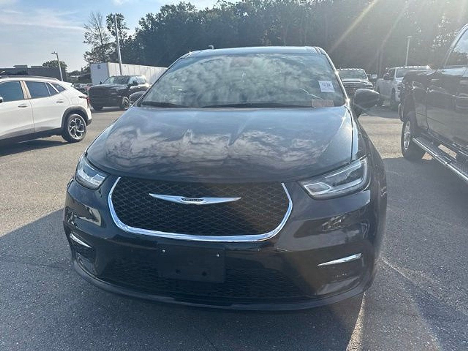 Used 2026 Chrysler Pacifica Select FWD image 5