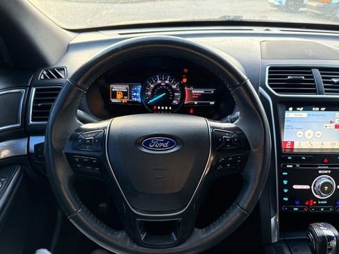 Used 2018 Ford Explorer Limited image 14