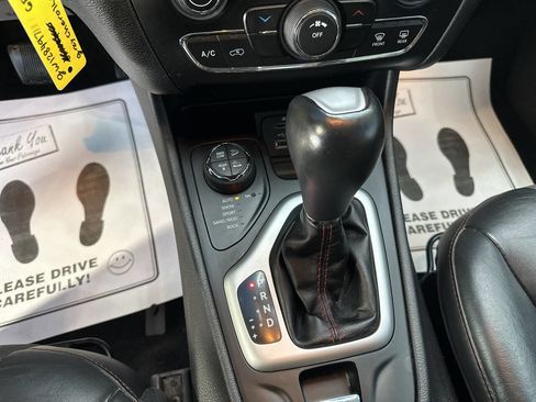 Used 2016 Jeep Cherokee Trailhawk image 28