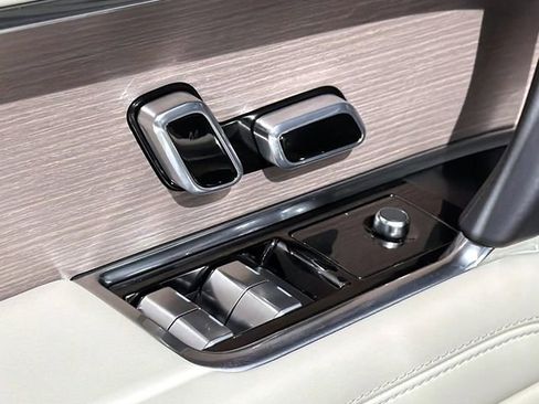 New 2026 Land Rover Range Rover SE image 15