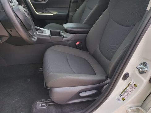 Used 2025 Toyota RAV4 LE AWD/4WD image 12