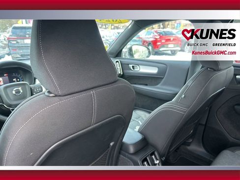 Used 2024 Volvo XC40 B5 Core image 33