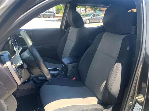 Used 2020 Toyota Tacoma TRD Sport AWD/4WD image 29