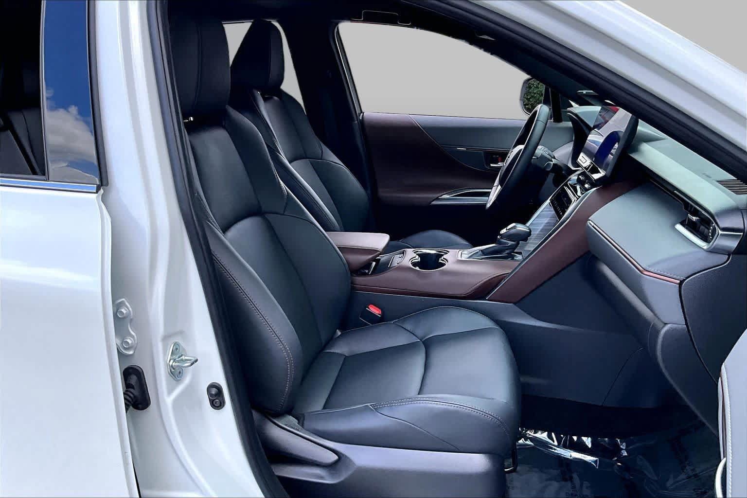 Used 2023 Toyota Venza XLE AWD/4WD image 9