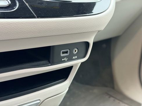 Used 2018 Chrysler Pacifica Touring Plus image 16