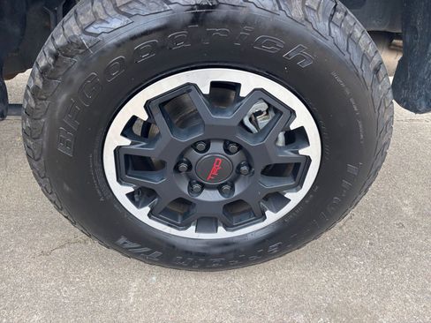 Used 2024 Toyota Tacoma TRD Off-Road AWD/4WD image 28