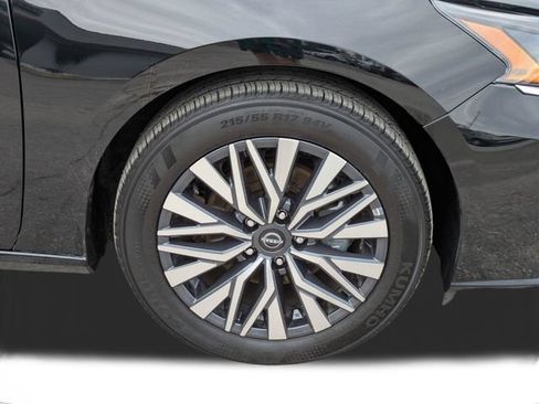 Used 2025 Nissan Altima 2.5 SV FWD image 11