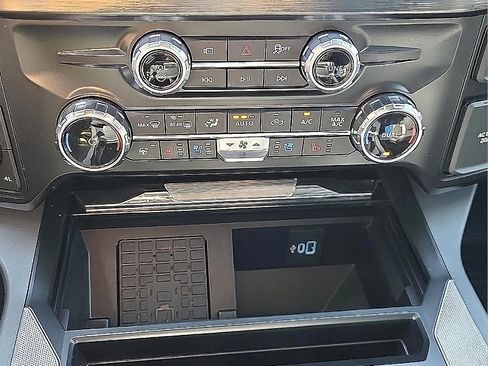 Used 2025 Ford F350 Lariat w/ Black Appearance Package AWD/4WD image 27