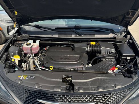 Used 2024 Chrysler Voyager LX FWD image 35