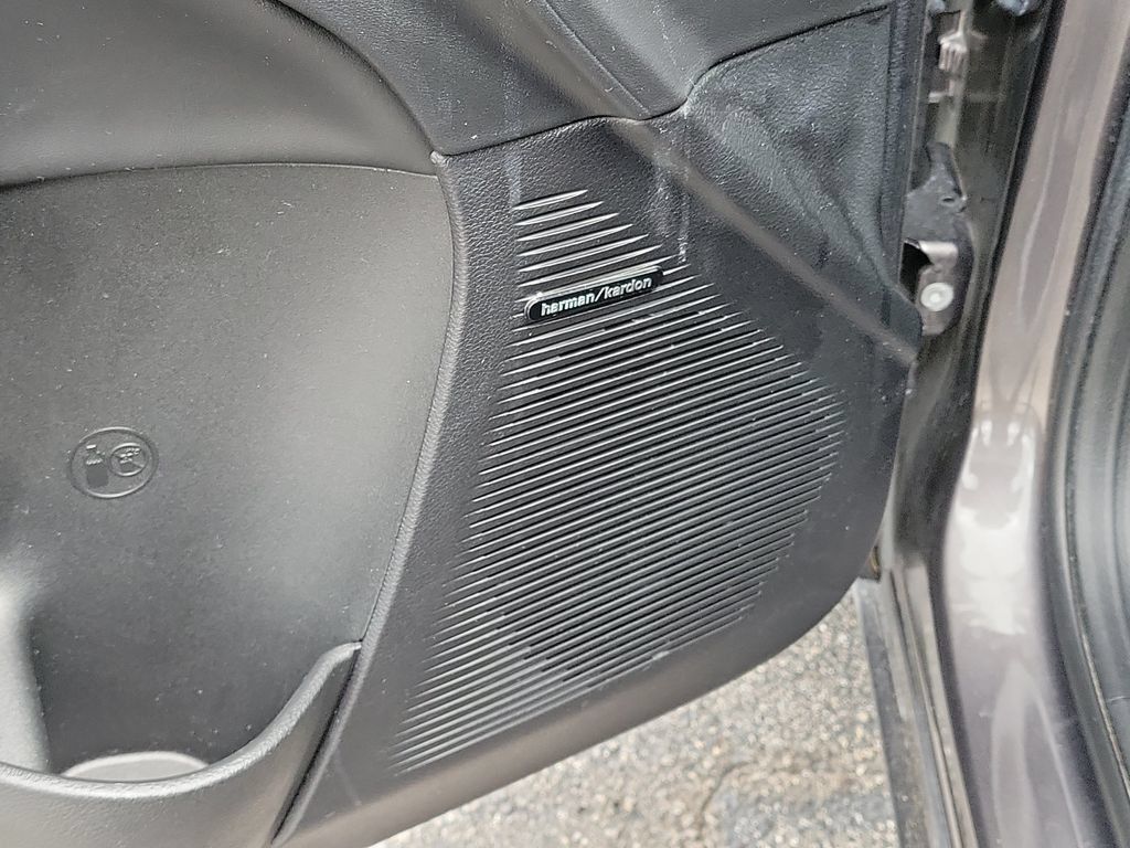 Used 2022 Dodge Challenger R/T Scat Pack RWD image 18