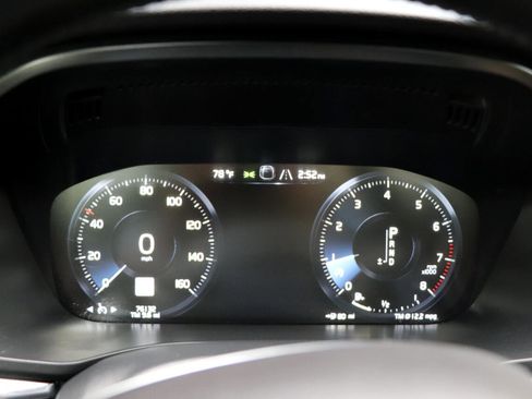 Used 2018 Volvo XC60 T5 Momentum w/ Vision Package image 16