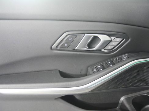 Used 2025 BMW 330i Sedan image 9