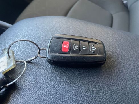 Used 2025 Toyota RAV4 XLE w/ Convenience Package image 21