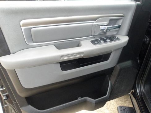 Used 2019 RAM 1500 Classic SLT RWD image 18
