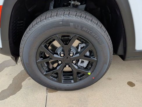 New 2025 Jeep Grand Cherokee L Altitude image 50