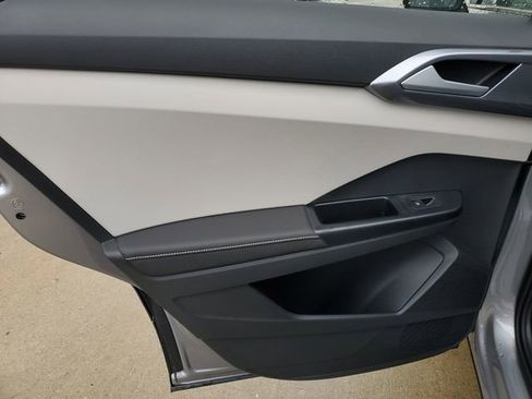 New 2026 Volkswagen Taos SEL image 13