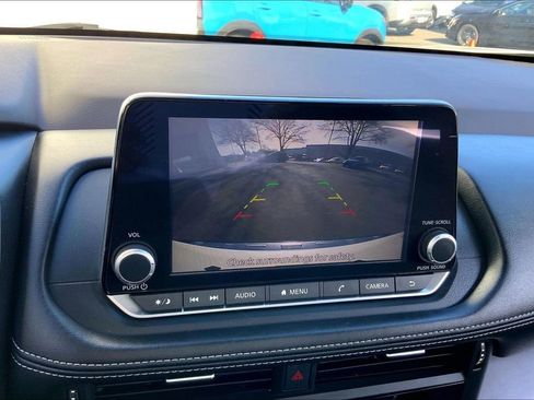 Used 2023 Nissan Rogue SV image 11