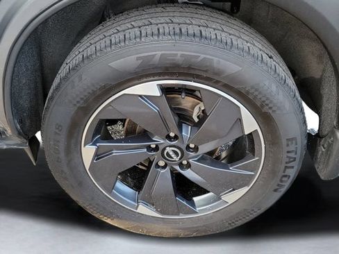 Used 2024 Nissan Rogue SV FWD image 9