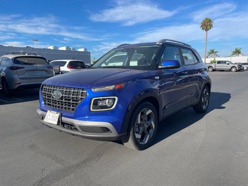 Used 2023 Hyundai Venue Limited FWD image 5