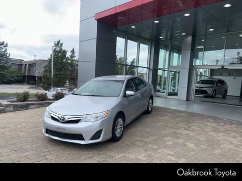 Used 2012 Toyota Camry LE FWD image 1