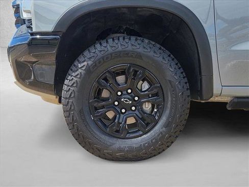 Used 2024 Chevrolet Silverado 1500 ZR2 w/ Technology Package image 24