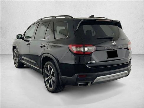 Used 2024 Honda Pilot Touring image 5