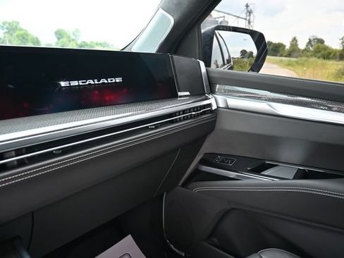 Used 2026 Cadillac Escalade V AWD/4WD image 32