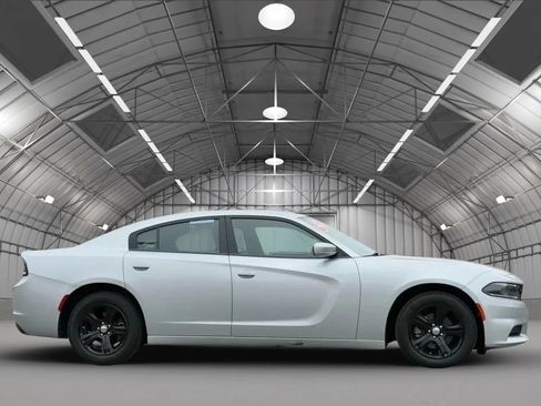 Used 2022 Dodge Charger SXT RWD image 8