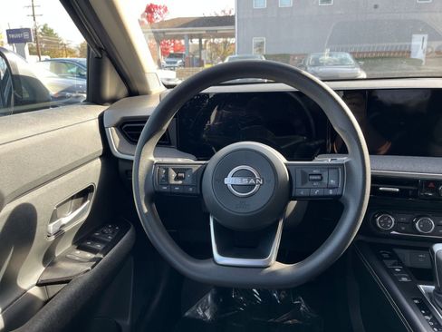 Used 2025 Nissan Kicks SV image 25