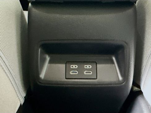 Used 2025 Toyota Corolla LE image 32