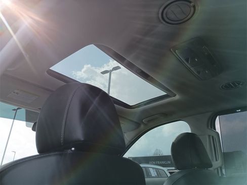 Used 2024 Kia Telluride EX w/ EX Captain's Chair Package image 28