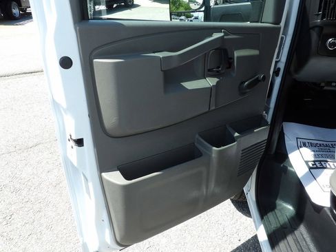 Used 2016 GMC Savana 3500 Extended image 14