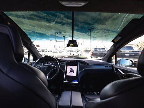 Used 2017 Tesla Model X 100D AWD/4WD image 32
