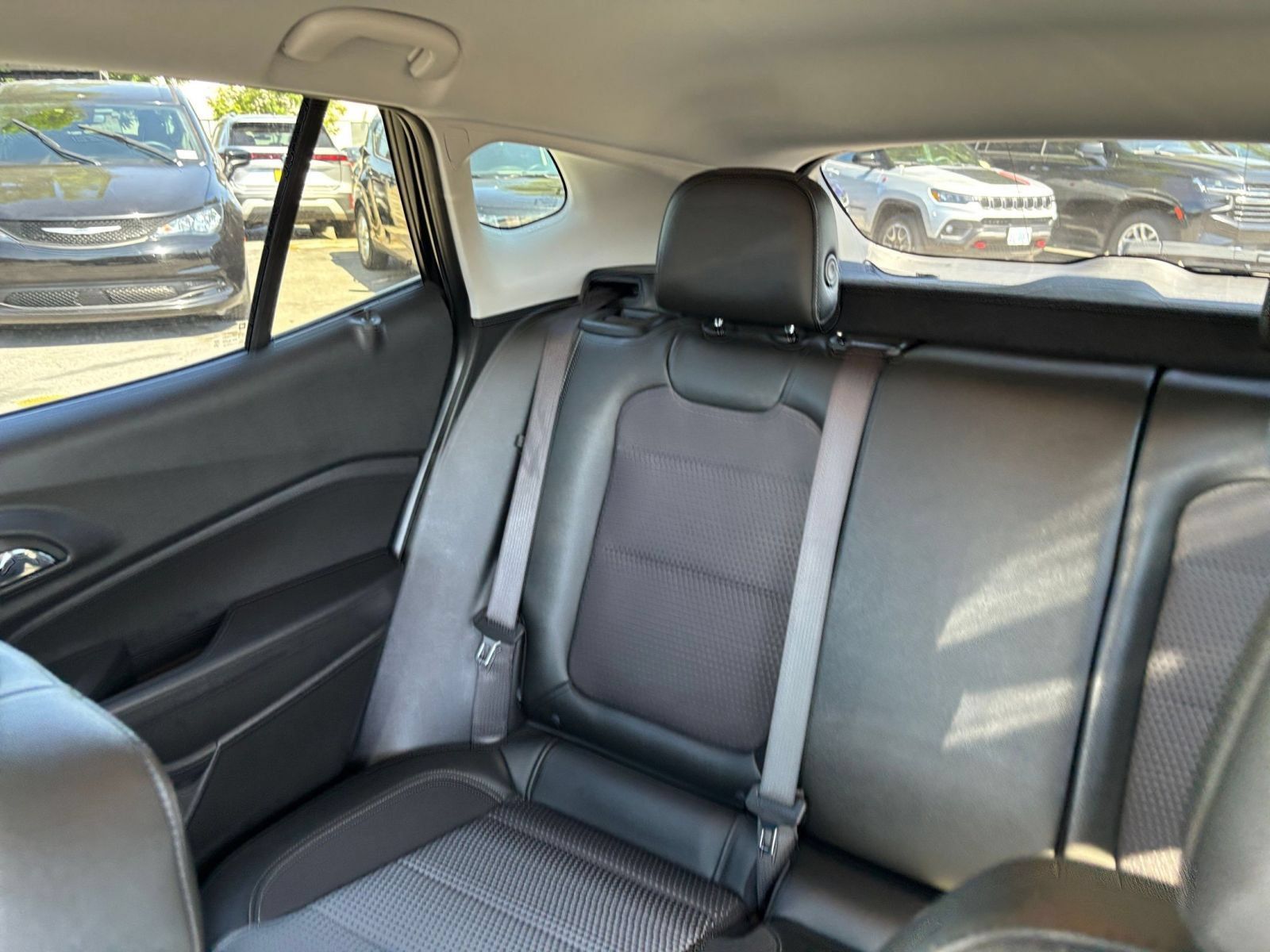 Used 2025 Chevrolet Trax LT FWD image 39