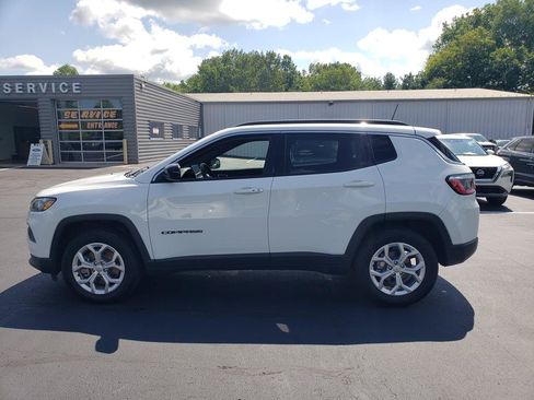 Used 2024 Jeep Compass Latitude AWD/4WD image 9