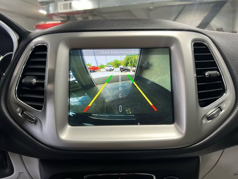 Used 2018 Jeep Compass Latitude w/ Popular Equipment Group image 29