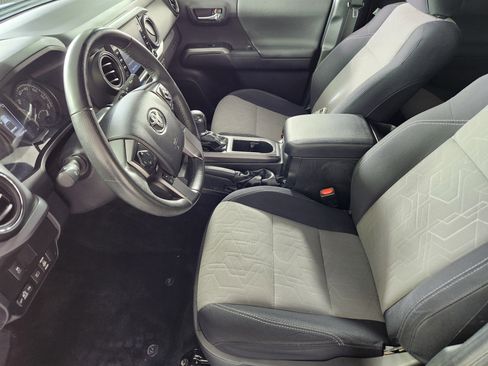 Used 2021 Toyota Tacoma TRD Off-Road image 12