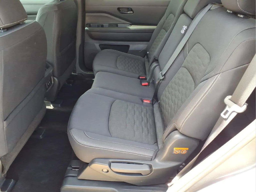 Certified 2026 Nissan Pathfinder SV FWD image 14